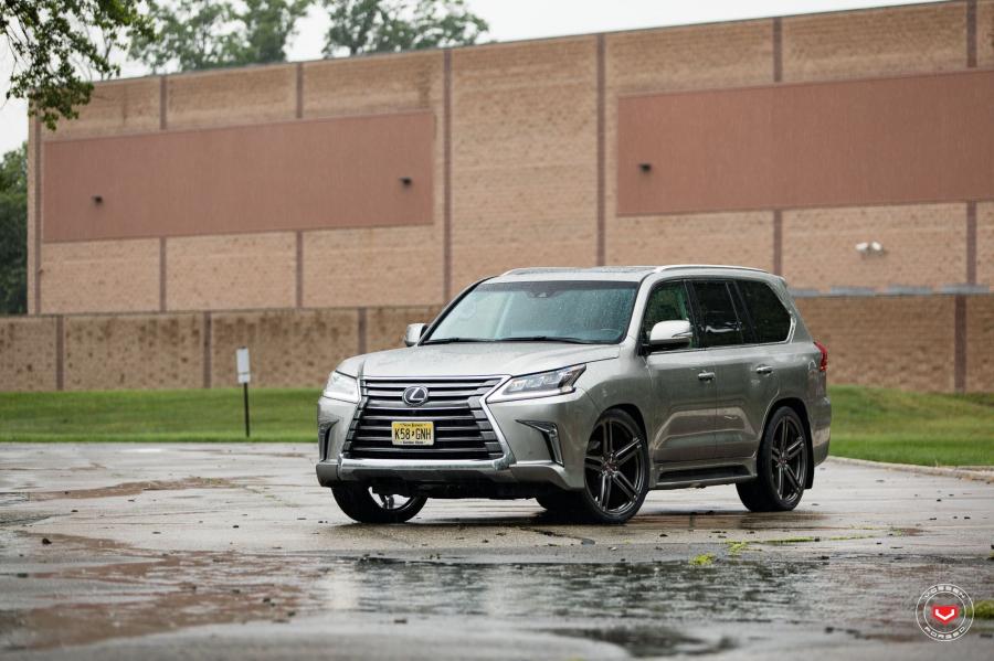  Lexus LX570 on Vossen Wheels (HC-1) 2017 года  (фото 10 из 43)
